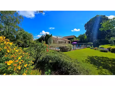 villa  piscine et tennis