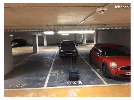 loue parking couvert sécurisée gare tours