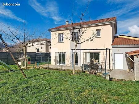 villa 5 pièces 120 m²