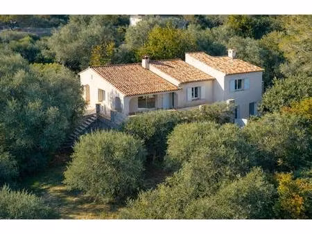 maison 215 m² comprenant 2 maisons et un appartement f2 vue mer