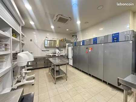 boutique 141 m² chaville