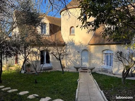 maison 9 pièces 270 m²