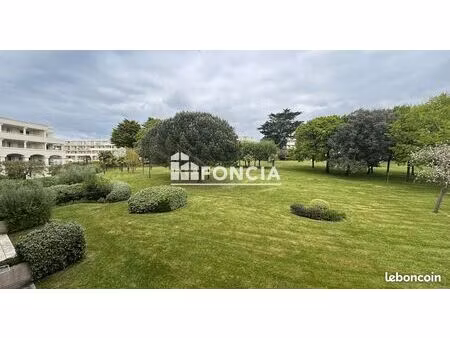 superbe 2 pièces avec vue dégagée - lumineux et en très bon état - tout à pieds