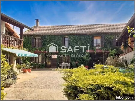 propriété 5 pièces 220 m²