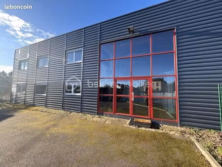 local bureaux 811 m²