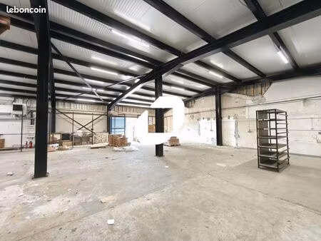 local industriel 325 m²