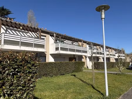 appartement t3 avec balcon  libre de tout occupation à partir du mois de juillet.