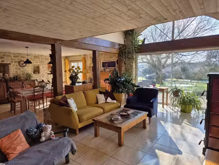 maison en pierre de 186 m2 avec dépendances et parc arboré