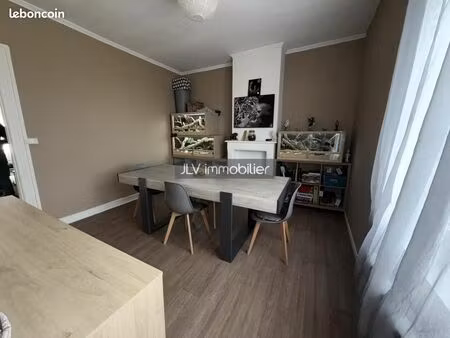 immeuble 3 pièces 210 m²