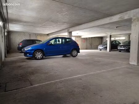 place de parking sécurisée et couverte  cité congrès / rue des olivettes