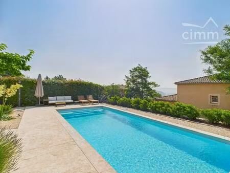 superbe villa tout confort avec vue dominante