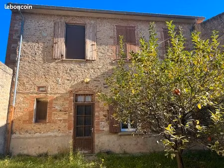maison de village de 157m2 avec une grange de 200m2 et jardin interieur de 90m2