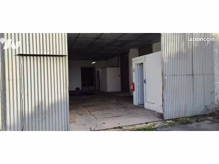 local divers 132 m² courtisols