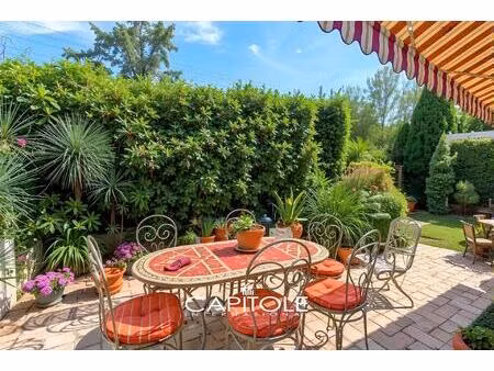 vallauris - villa 5 pièces de 231 m² édifiée sur un terrain de 2500 m² avec piscine ...