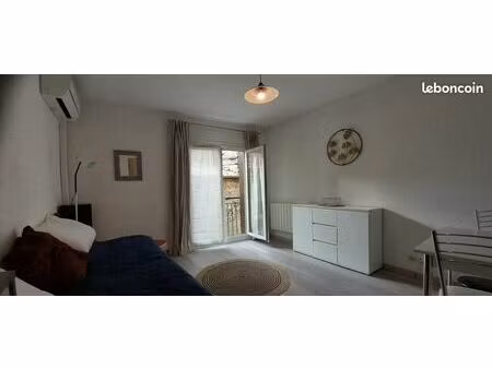 studio à louer à l'année