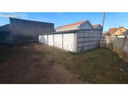lot de 11 garages à vendre.■tous les garages sont loués actuellement. ■revenus annuel 6120
