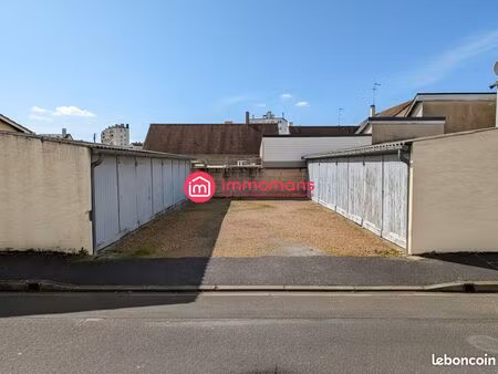 parking/box 128 m² le mans