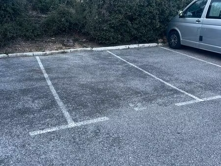 place stationnement voiture  moto ou petit bateau saint cyr sur mer