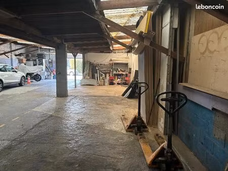 entrepôt avec bureau