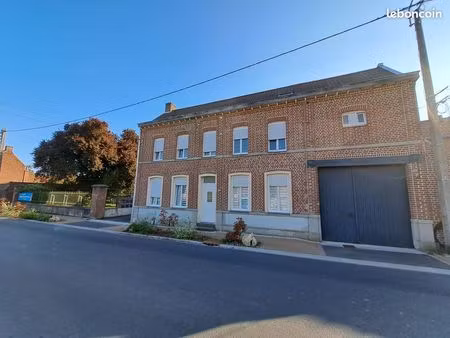 ferme au carré + terrain à bâtir : ensemble immobilier de 4 appartements locatifs + grange