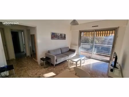 t2 meublé 49 m² – balcon – toulon aguillon