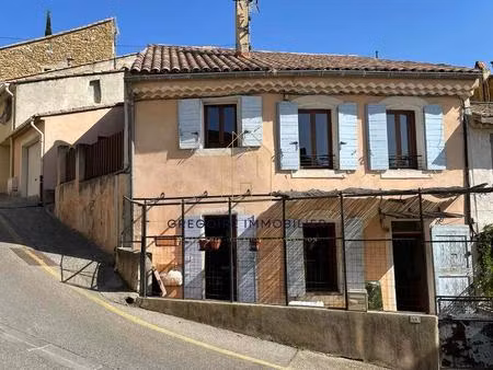 maison de ville t4 de 130m2 en r+2 avec garage  terrasses et cave à rénover.