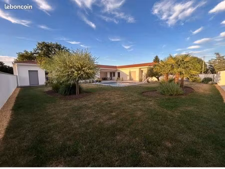 maison contemporaine de plain pied-190m2- piscine&spa-calme