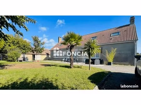 propriété familiale rénovée avec une maison de 4 chambres + un studio indépendant