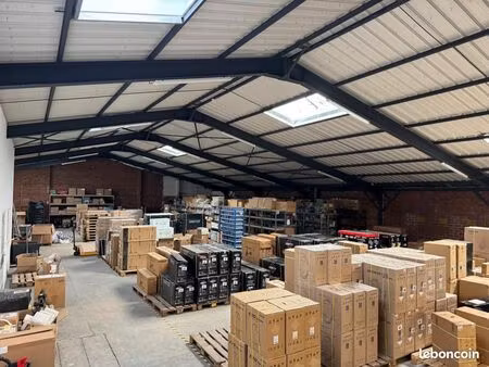 local industriel 908 m²