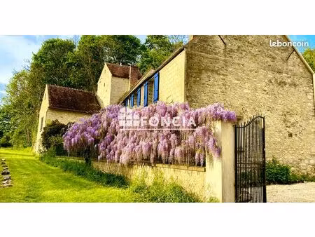 10 minutes de pontoise  propriete sur 3 5 hectares  maison de type f9  appartement f3 inde