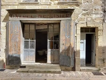 uzès centre ville - immeuble avec cour et terrasse