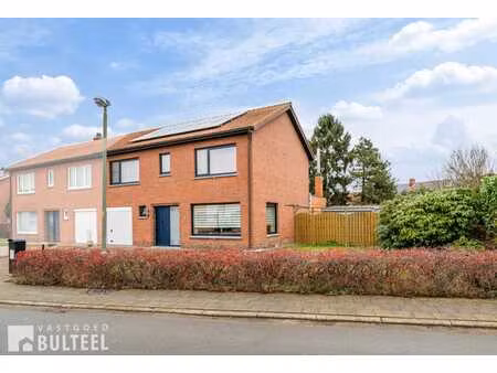 rustig gelegen half open bebouwing met 4 slaapkamers en t...