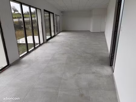 location local commercial