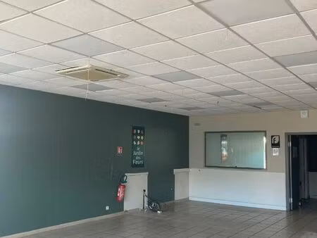 local commercial 160 m² vannes