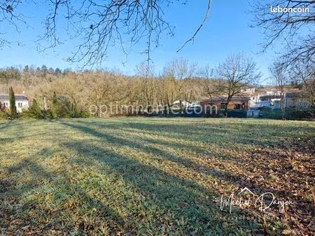 terrain 1 067 m² lanta