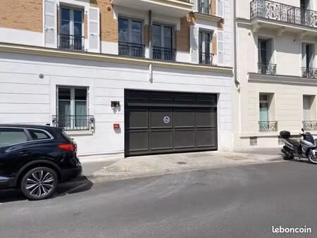 grand parking à louer vincennes rer a