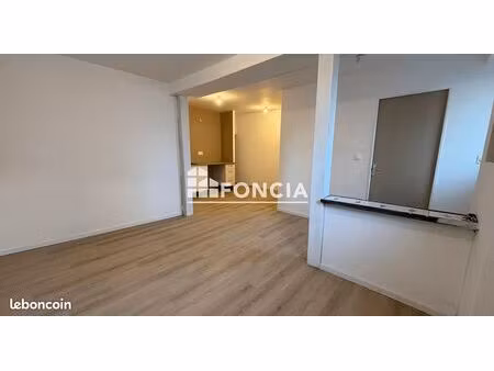 conlie  immeuble composé de deux logements
