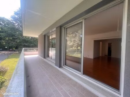 appartement t4 (2 chambres et un espace bureau) + garage sécurisé