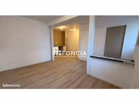 conlie  immeuble composé de deux logements