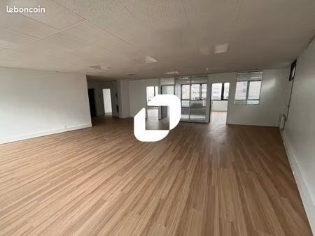 bureaux 1 240 m²