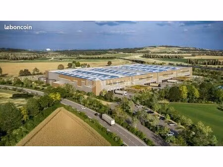 local logistique 24 600 m²