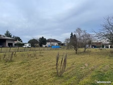 terrain 851 m² lencloitre
