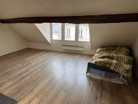 studio en dernier étage.