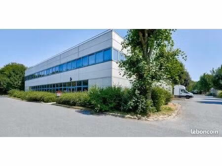 local d'activite 394 m² roissy en france