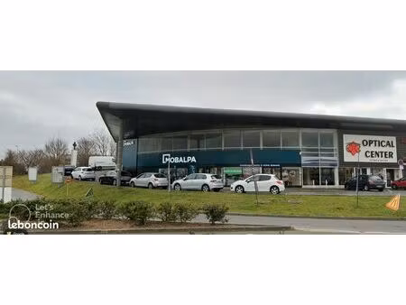 local commercial 313 m² osny