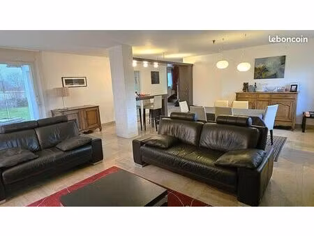 maison 7 pièces 215 m²