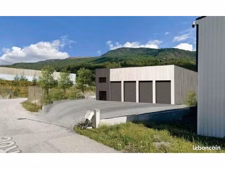 hangar industriel neuf avec bureaux