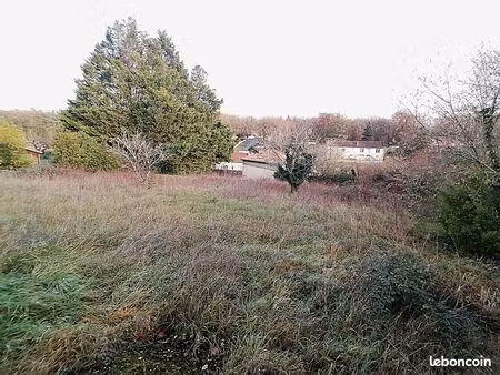 terrain 900 m² croutelle