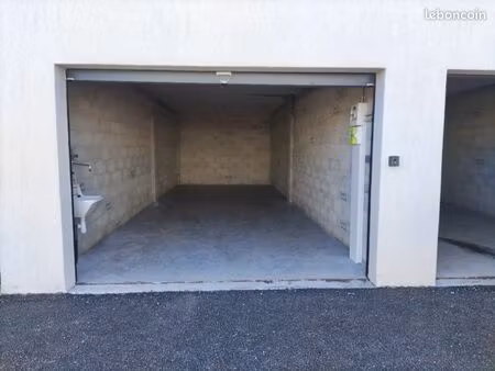 local professionnel / entrepôt – 33 m² – stockage – accès véhicule