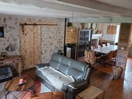 jolie maison dans hameau proche de lathus-saint-rémy